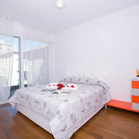 Apartment La Perla Del Ticino 8 *